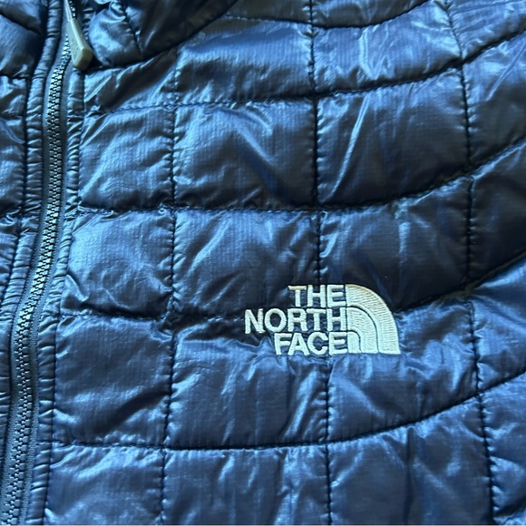 Men’s The Northface Thermoball Jacket Navy Size Medium - Picture 4 of 14